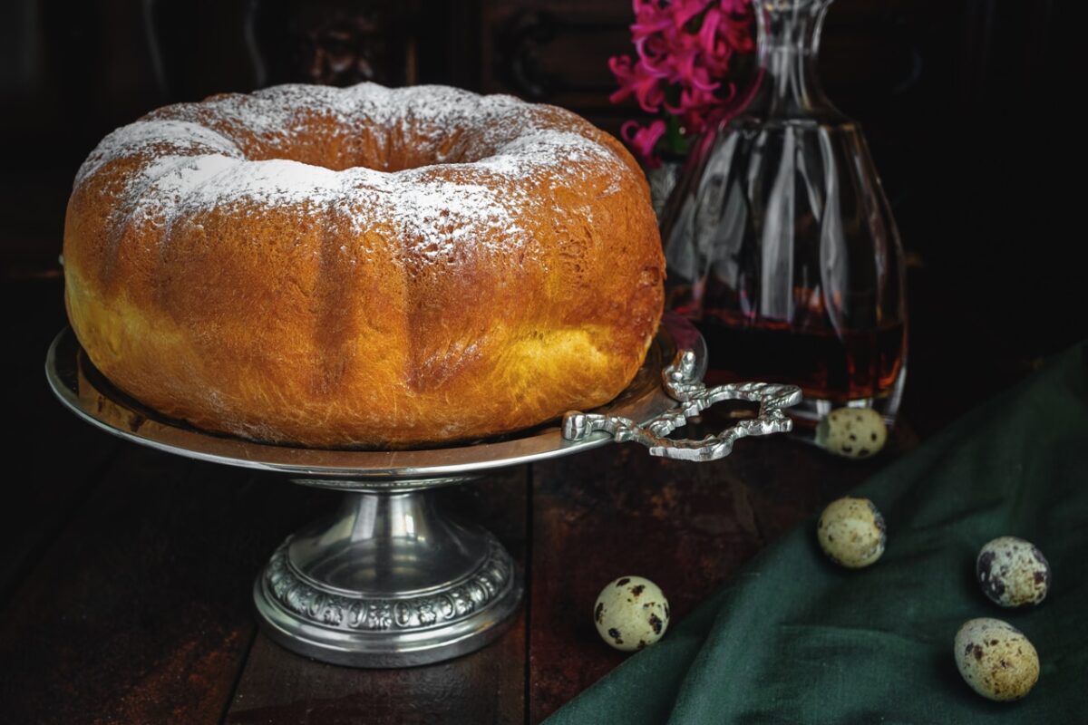 Ein Kärntner Reindling auf dunklem Hintergrund