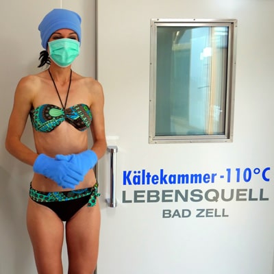 Sandra Exl in der Kältekammer vom Gesundheitsresort Lebensquell Bad Zell