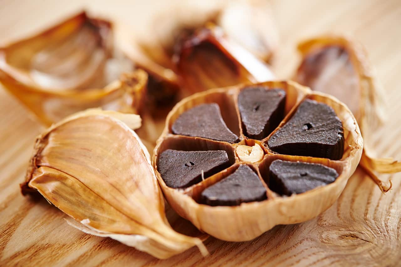 Featured image for “Schwarzer Knoblauch – Rezepte, Anwendung, Gesundheit”