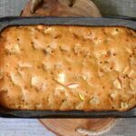 Ein selbstgemachter Apfel Blechkuchen