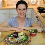 Sandra Exl mit gefüllten Zwiebeln