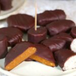 Schokoladen Dessert Rezept von Sandra Exl auf einem Teller